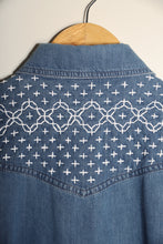 Load image into Gallery viewer, Chemise en jeans Sashiko