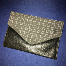 Cargar imagen en el visor de la galería, Pochette en cuire &amp; Jeans Sashiko