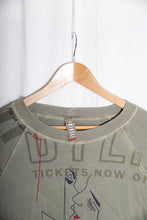 Charger l&#39;image dans la galerie, Sweat All we need is love