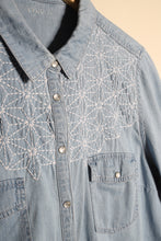 Load image into Gallery viewer, Chemise en jeans Sashiko