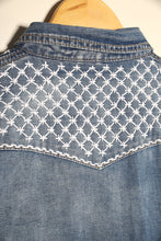 Cargar imagen en el visor de la galería, Robe chemise en jeans Sashiko