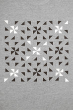 Charger l&#39;image dans la galerie, T-shirt gris graphique noir et blanc / S /