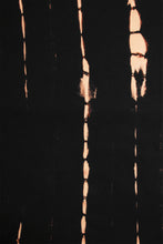 Cargar imagen en el visor de la galería, T-shirt-noir-batik beige
