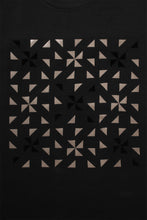 Charger l&#39;image dans la galerie, T-shirt noir graphique noir et bronze / S /