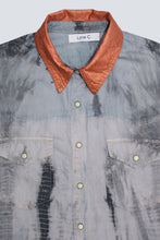 Load image into Gallery viewer, Chemise en jean&#39;s upcyclée Twinkle Vibe