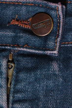 Load image into Gallery viewer, Jupe crayon en jeans Wrangler upcyclée Twinkle Vibe / Taille XS/S /